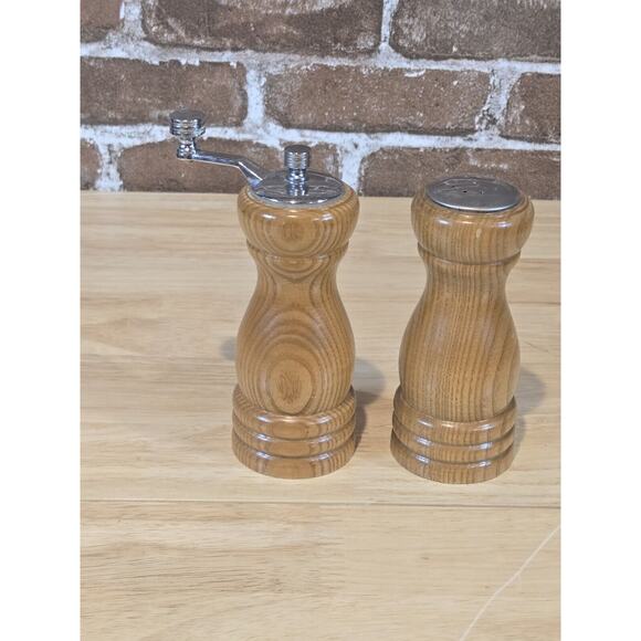 Vtg Olde Thompson Oak Wood Pepper Grinder Mill & Salt Shaker Set USA VGC - Picture 1 of 7